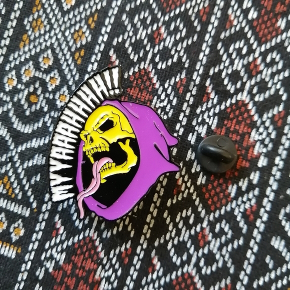 📍2/20$ Skeletor Enamel Pin NWOT - Picture 3 of 6